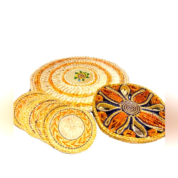 Vintage Wicker mats, and 8 coasters - Picture 1 of 1